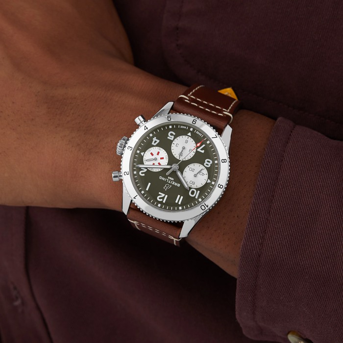 Breitling Classic AVI Cronografo 42 Curtiss P-40 Warhawk Orologio con cinturino in pelle A233802A1L1X1 - immagine 3