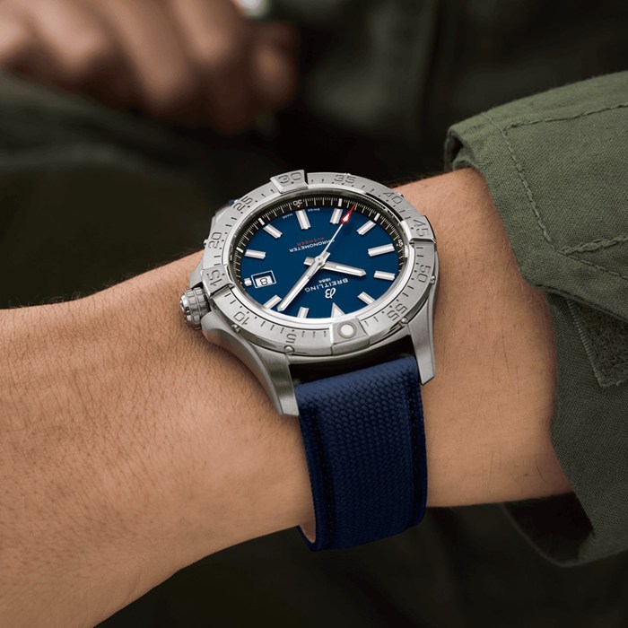 Orologio Breitling Avenger Automatic 42mm Uomo Pelle Blu A17328101C1X1 - immagine 5