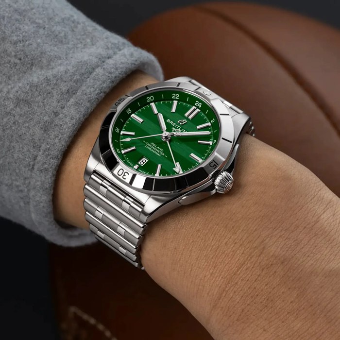 Orologio Breitling Chronomat GMT Sei Nazioni Irlanda Edizione Limitata 40 mm Uomo A323987B1L1A1 - immagine 5