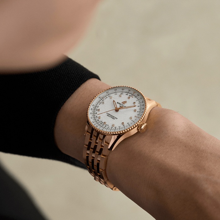Orologio da donna Breitling Navitimer 36 mm Madreperla bianca Oro rosso 18 carati R17327211A1R1 - immagine 5